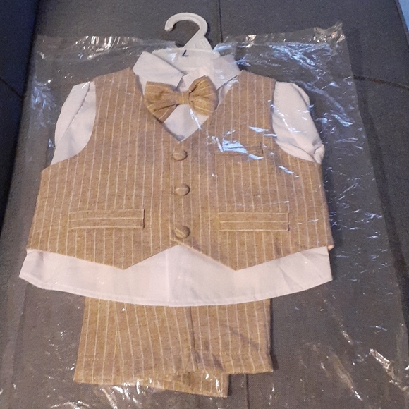 Suit for baby boys - Picture 1 of 4